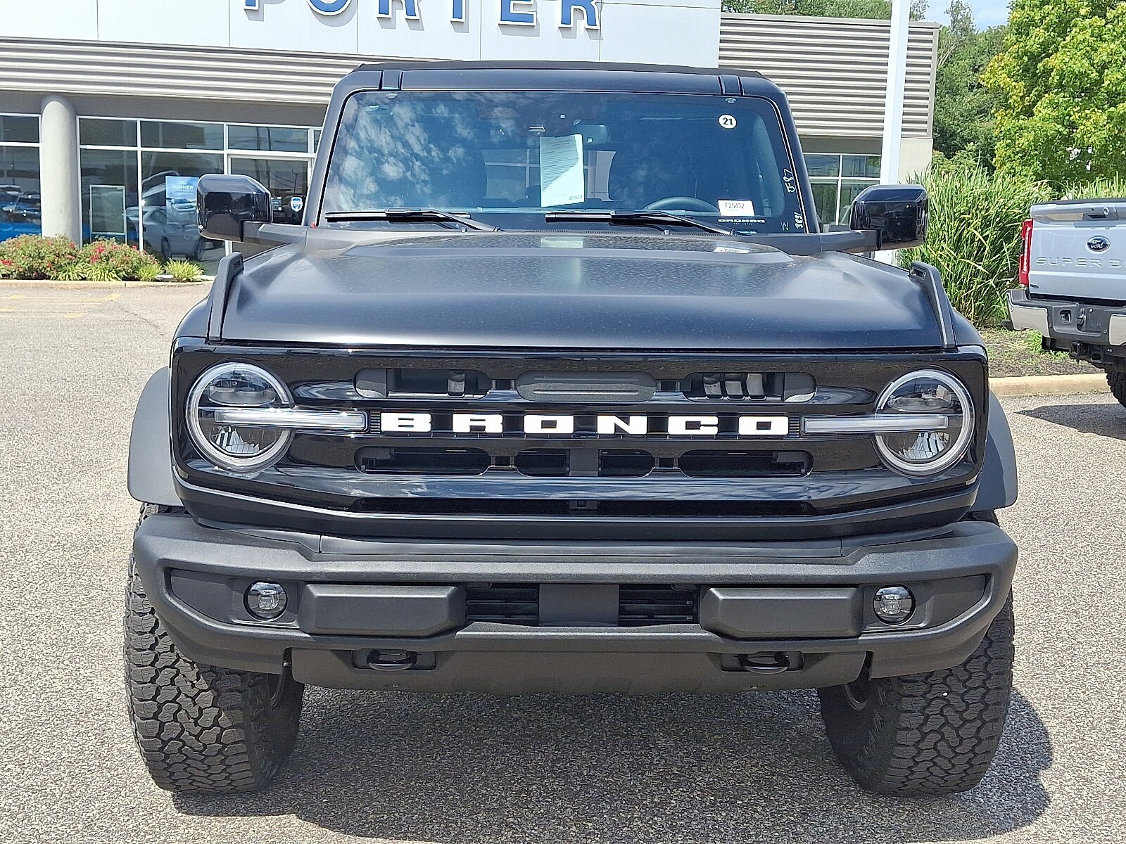 2025 Ford Bronco Outer Banks photo 2