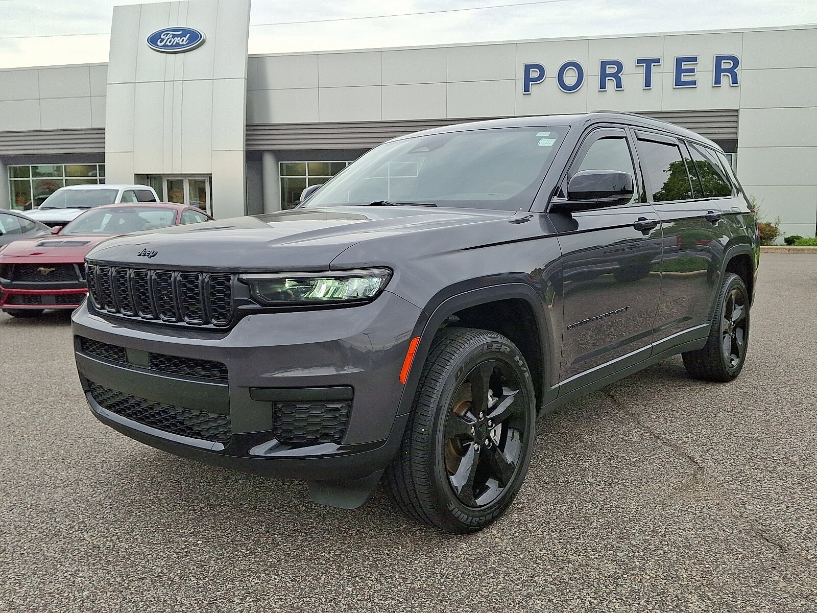 2023 Jeep Grand Cherokee Altitude photo 2