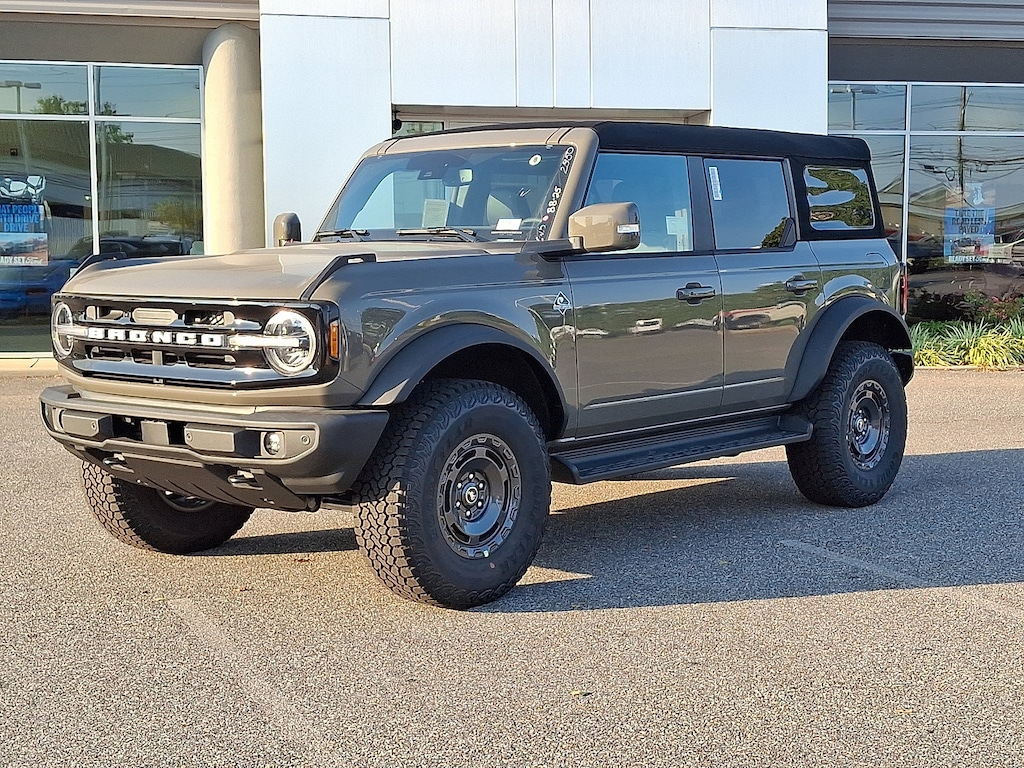 New 2025 Ford Bronco Outer Banks Convertible
