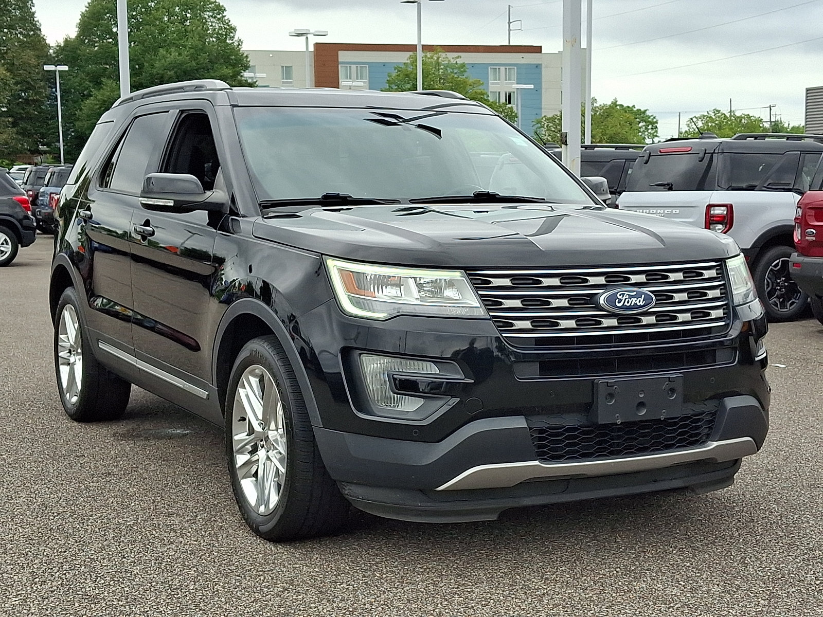 Used 2017 Ford Explorer XLT with VIN 1FM5K8D8XHGA06966 for sale in Newark, DE