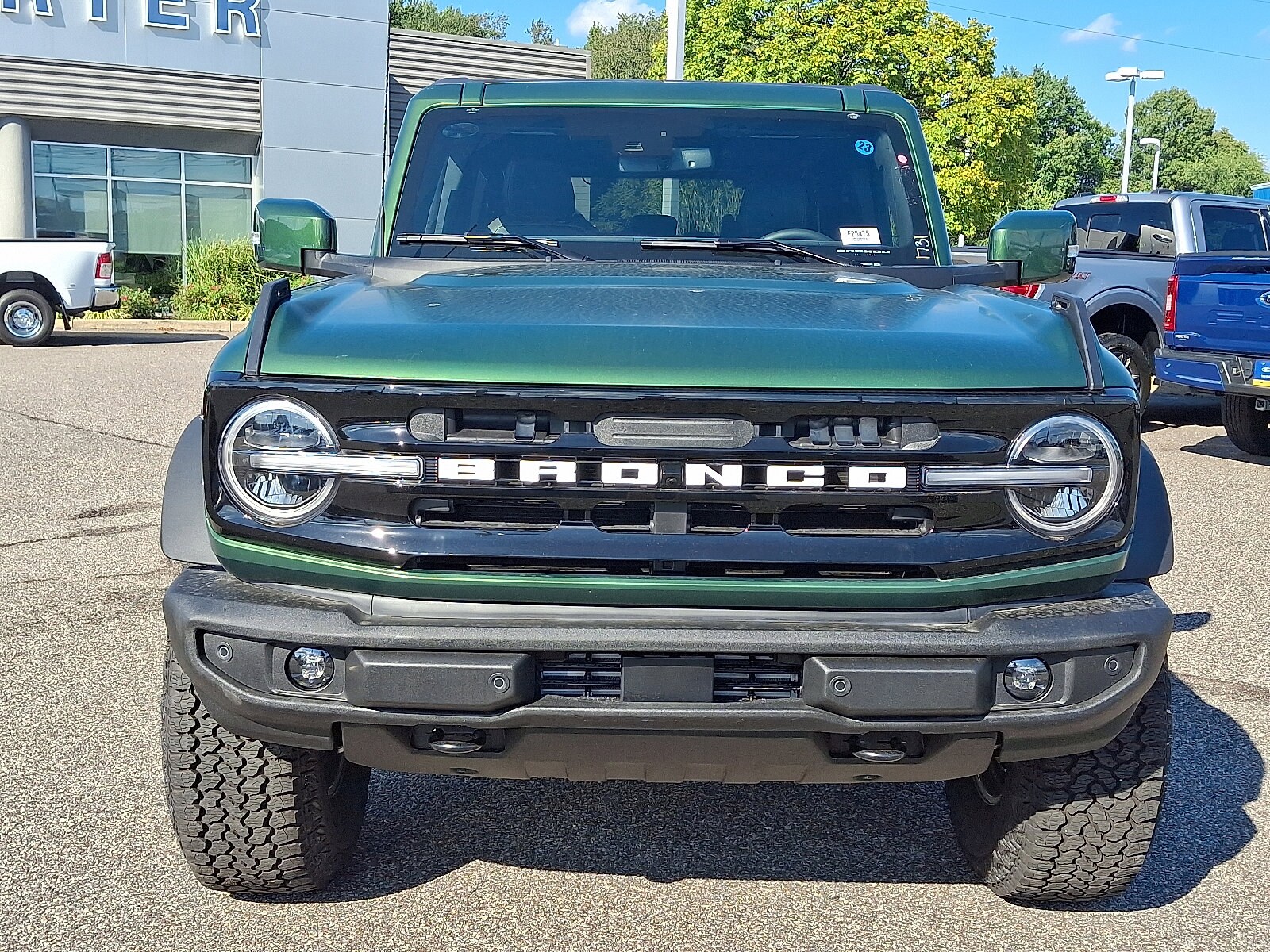 2025 Ford Bronco Outer Banks photo 2