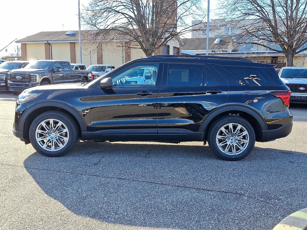 2026 Ford Explorer photo 3