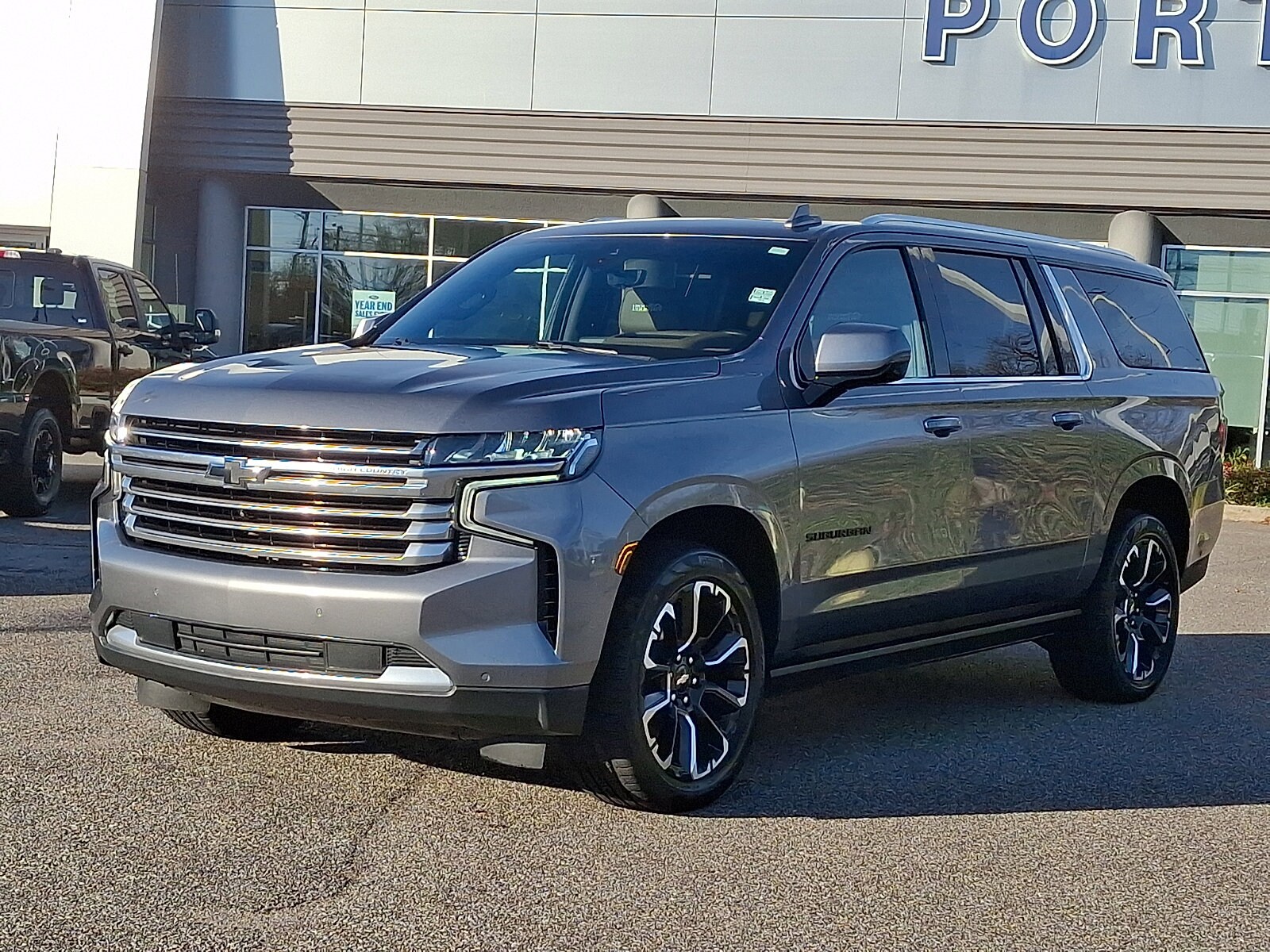 2021 Chevrolet Suburban High Country photo 3