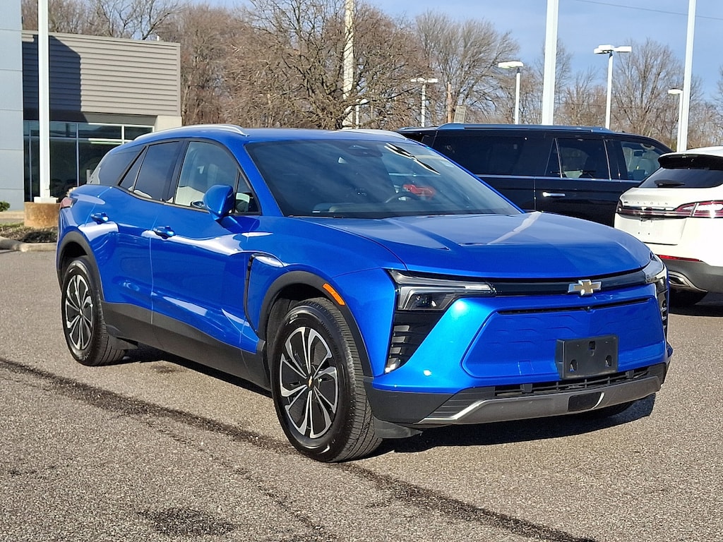 2024 Chevrolet Blazer EV 2LT photo 2