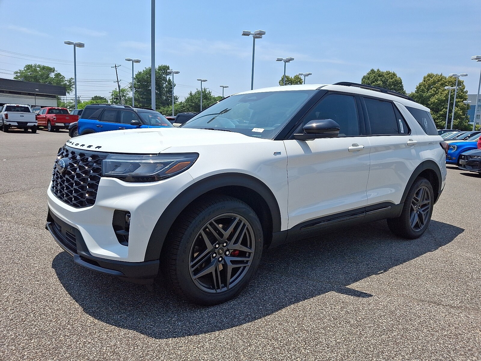 2025 Ford Explorer ST-Line photo 3