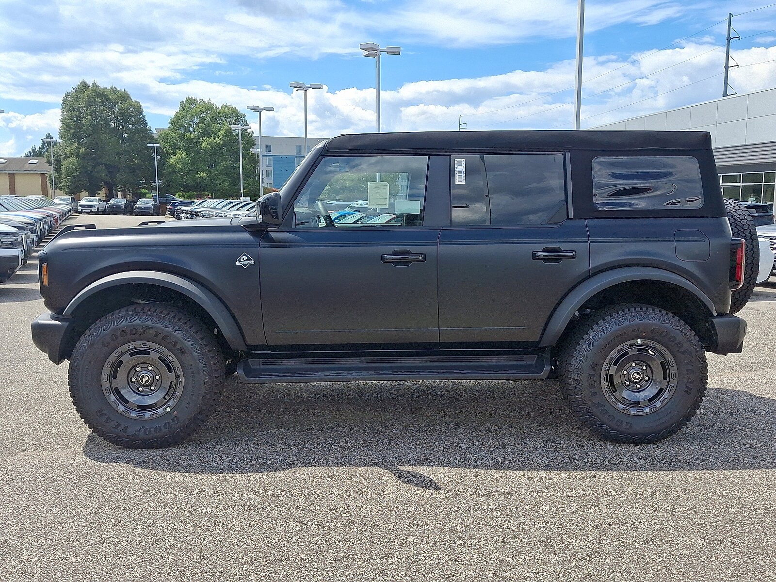 2025 Ford Bronco Outer Banks photo 4