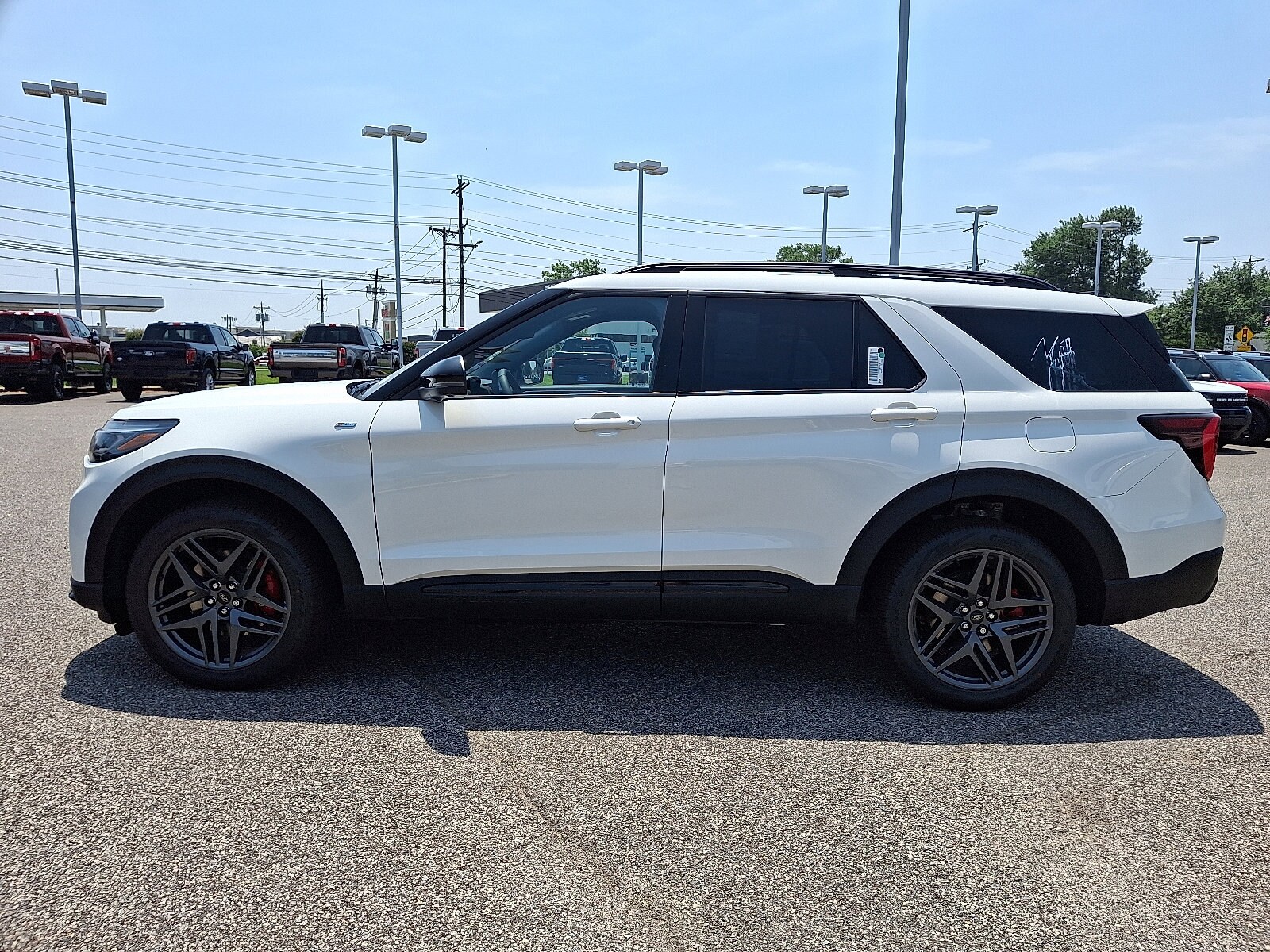 2025 Ford Explorer ST-Line photo 4