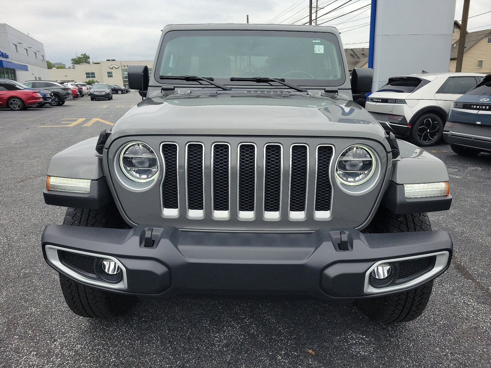 Used 2020 Jeep Wrangler Unlimited Sahara with VIN 1C4HJXEN6LW335035 for sale in Newark, DE