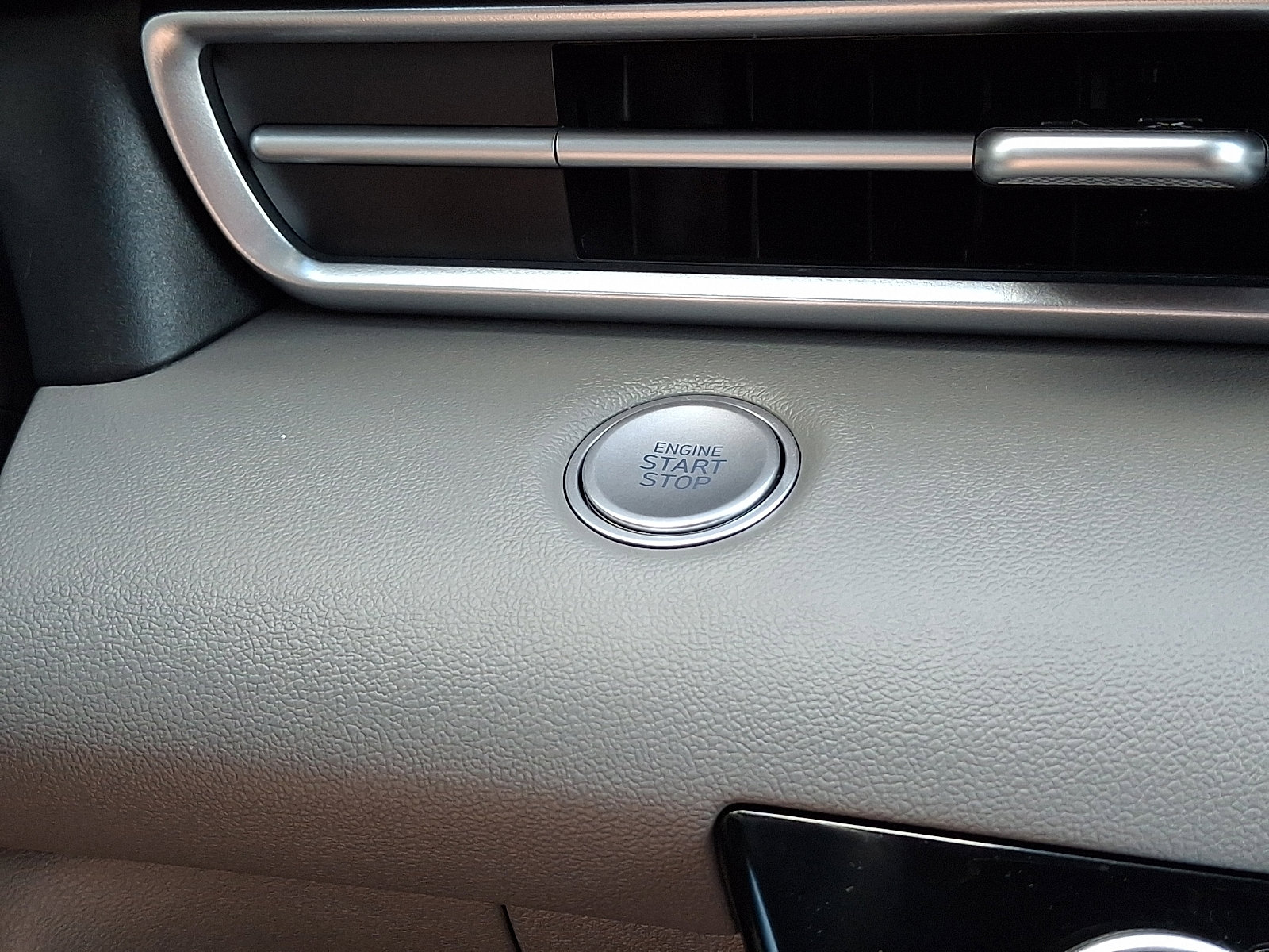 2025 Hyundai Elantra SEL - Photo 24