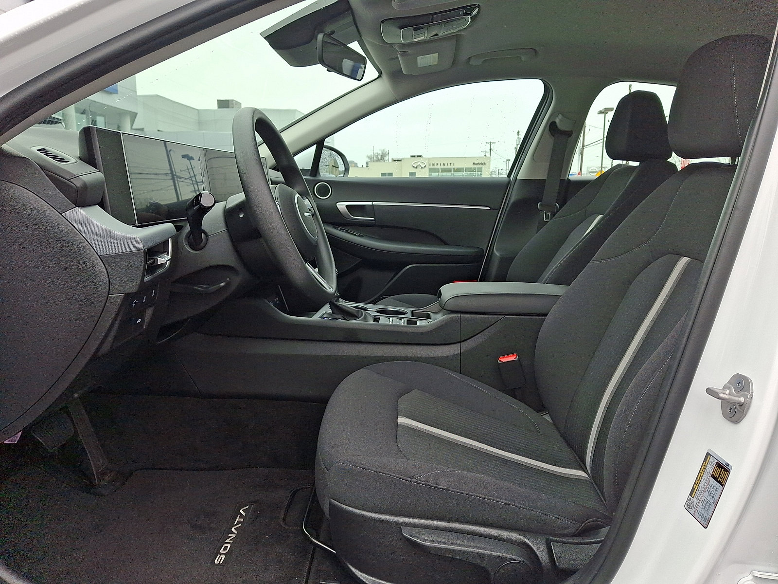 2025 Hyundai Sonata SE - Photo 13