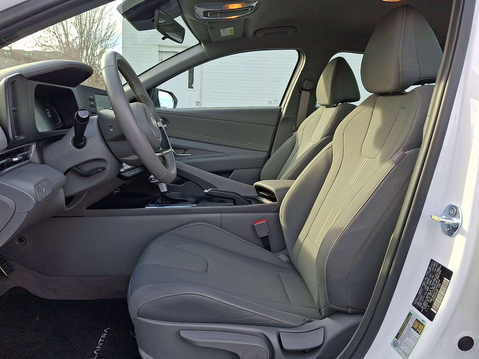 2025 Hyundai Elantra SEL - Photo 13