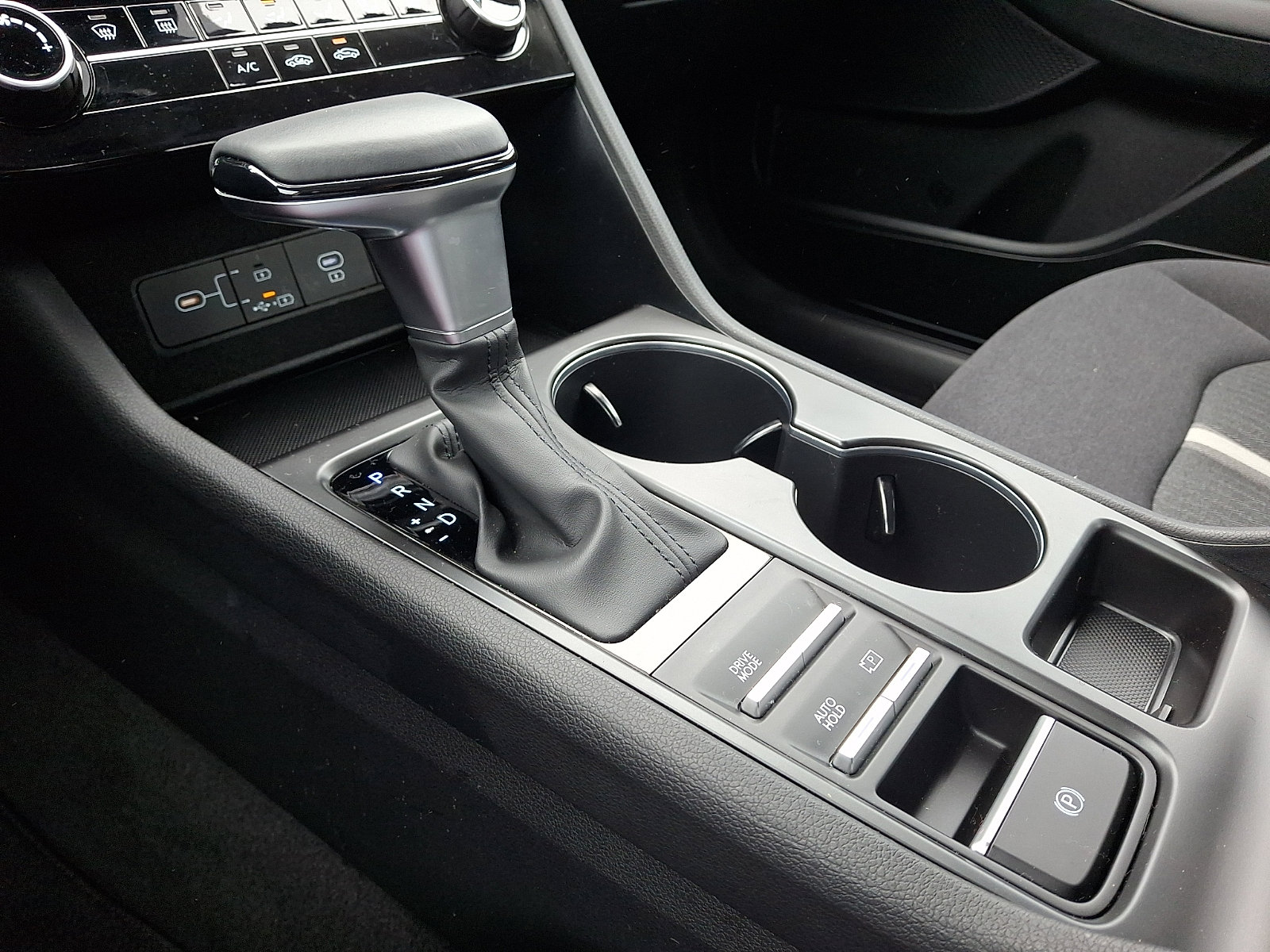 2025 Hyundai Sonata SE - Photo 14