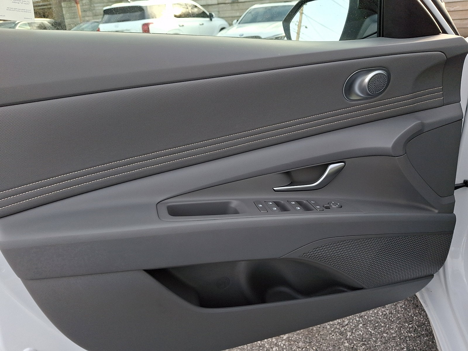 2025 Hyundai Elantra SEL - Photo 12