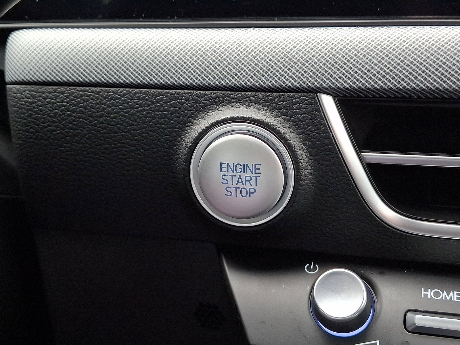 2025 Hyundai Sonata SE - Photo 24