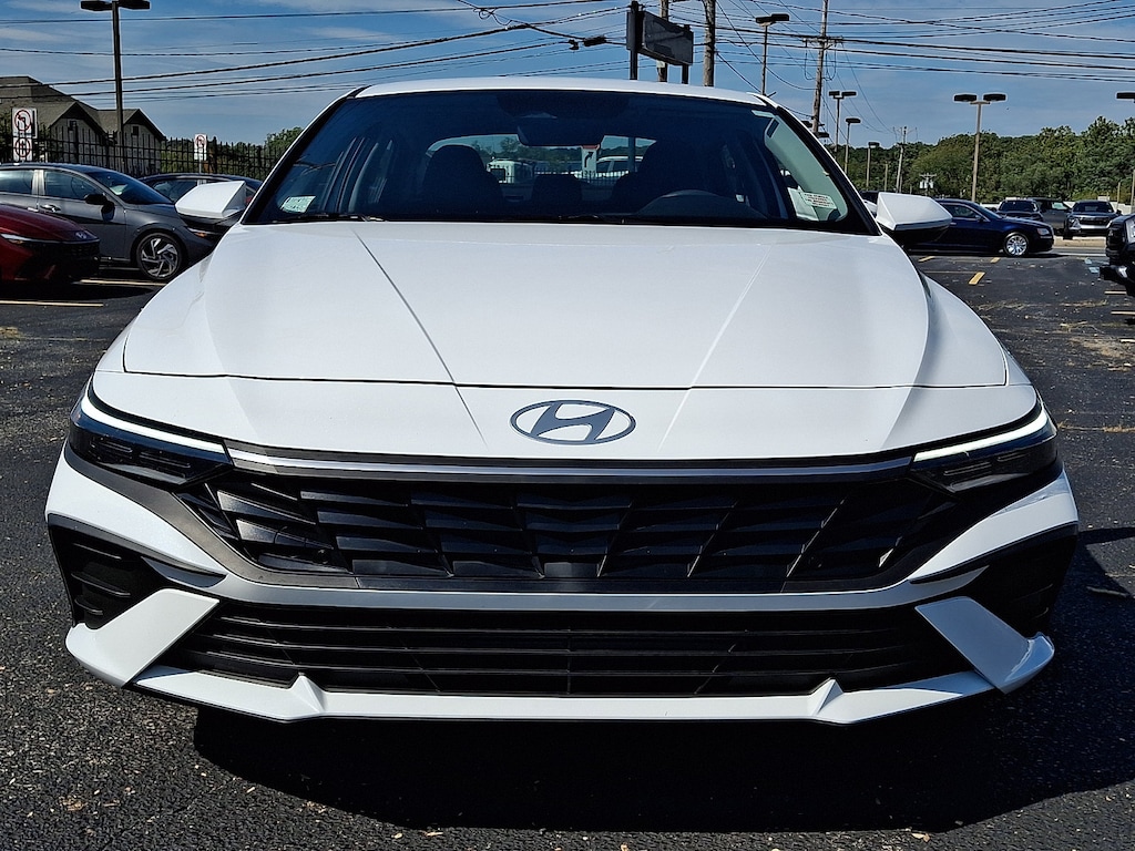 Used 2025 Hyundai Elantra SE Sedan