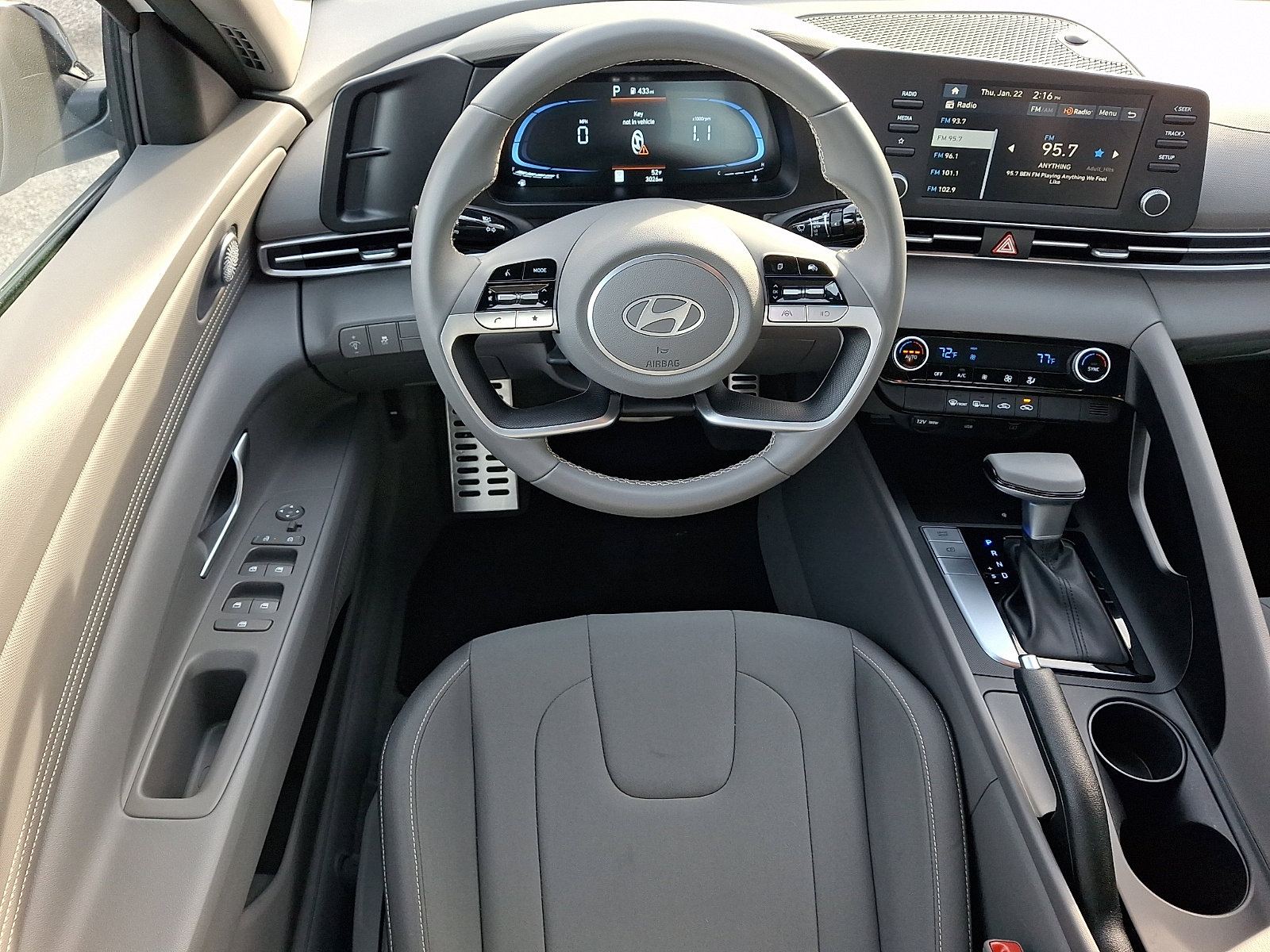 2025 Hyundai Elantra SEL - Photo 11