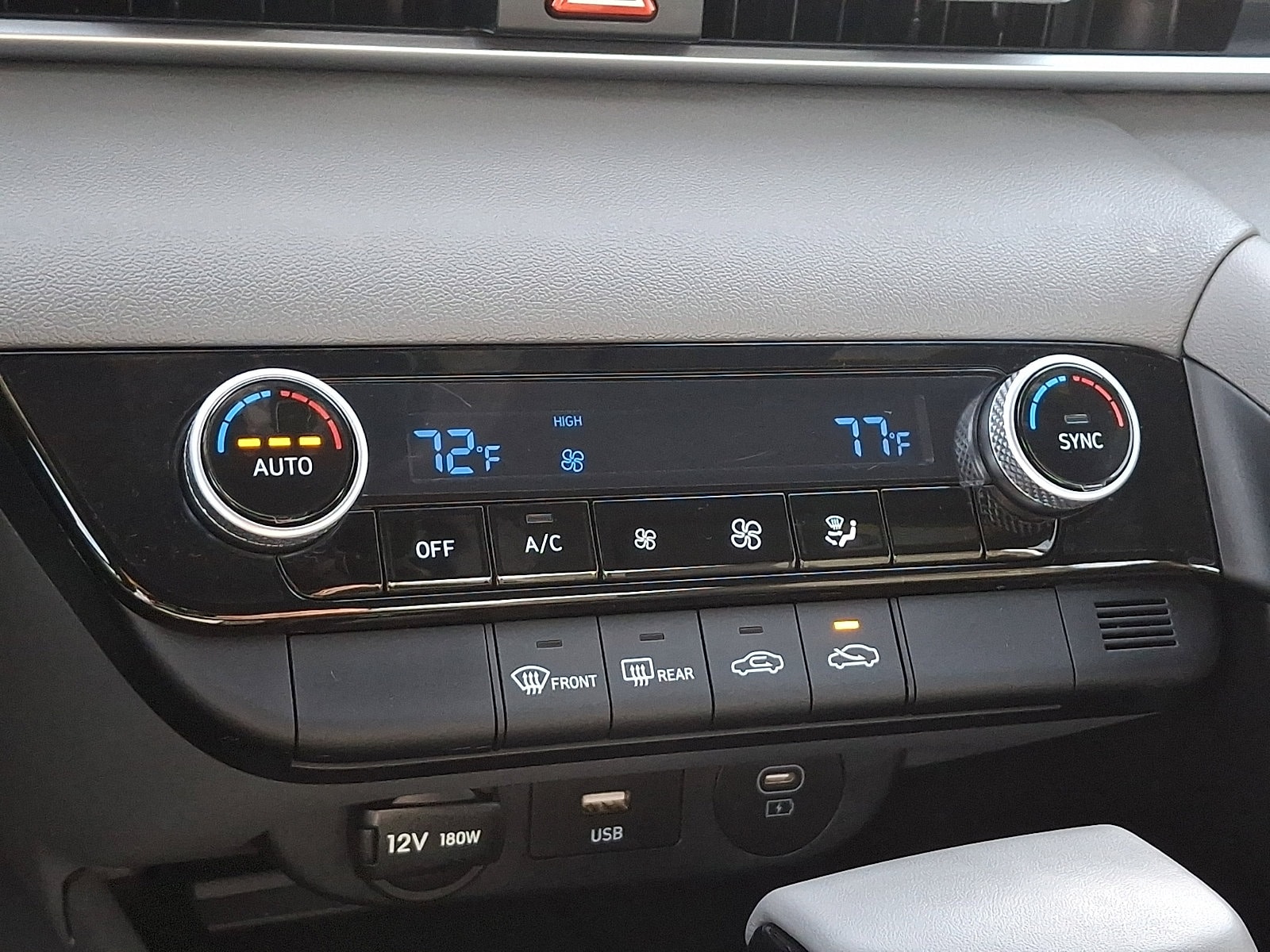 2025 Hyundai Elantra SEL - Photo 15
