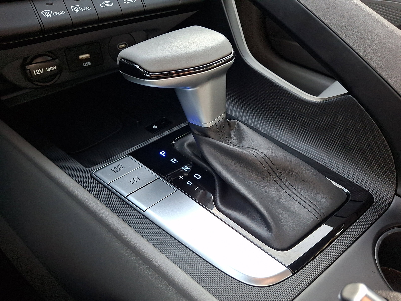 2025 Hyundai Elantra SEL - Photo 14