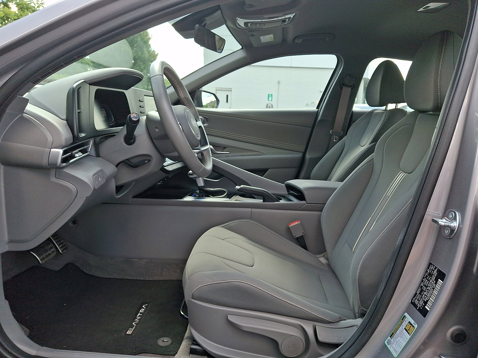 2025 Hyundai Elantra SEL - Photo 13