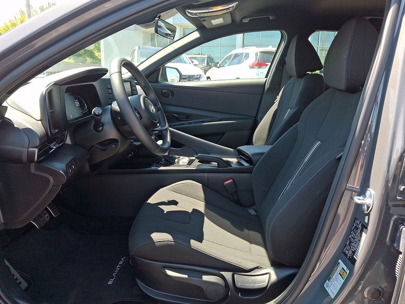 2025 Hyundai Elantra SEL - Photo 13