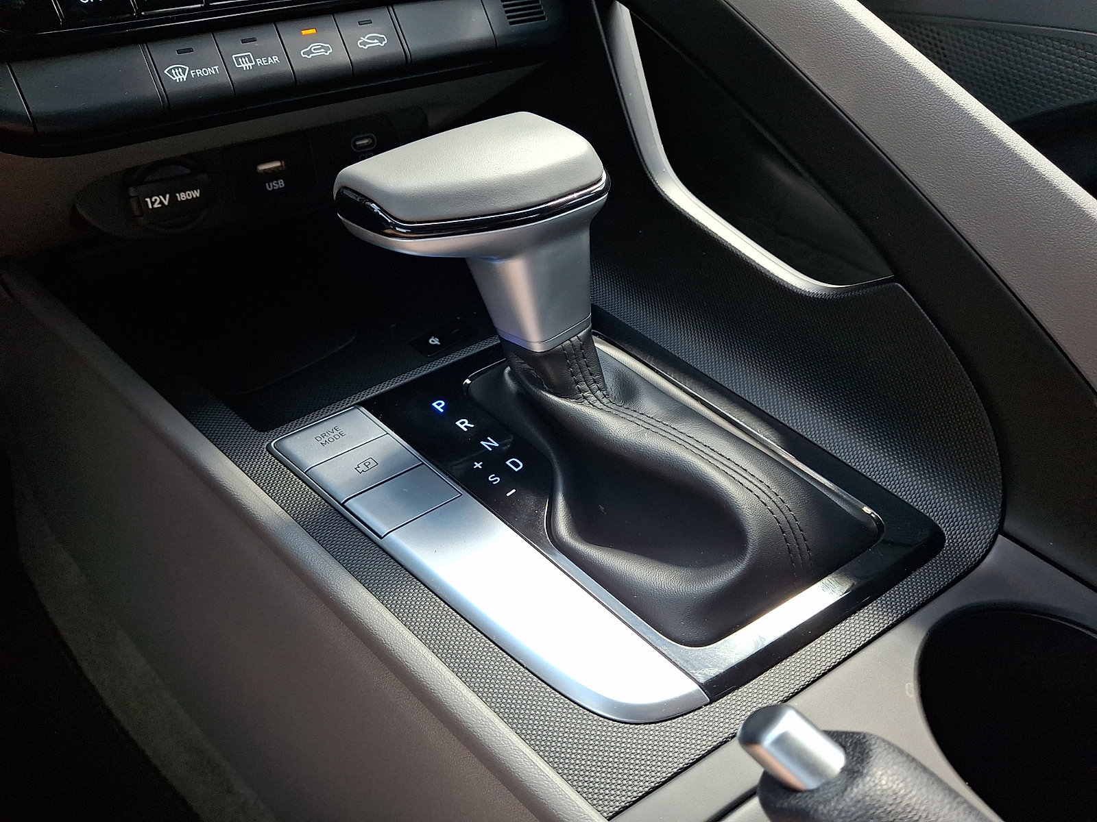 2025 Hyundai Elantra SEL - Photo 14