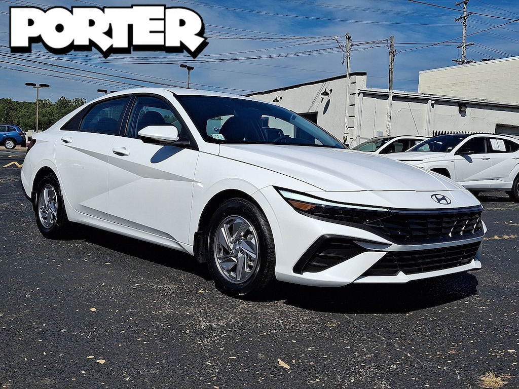 Used 2025 Hyundai Elantra SE Sedan