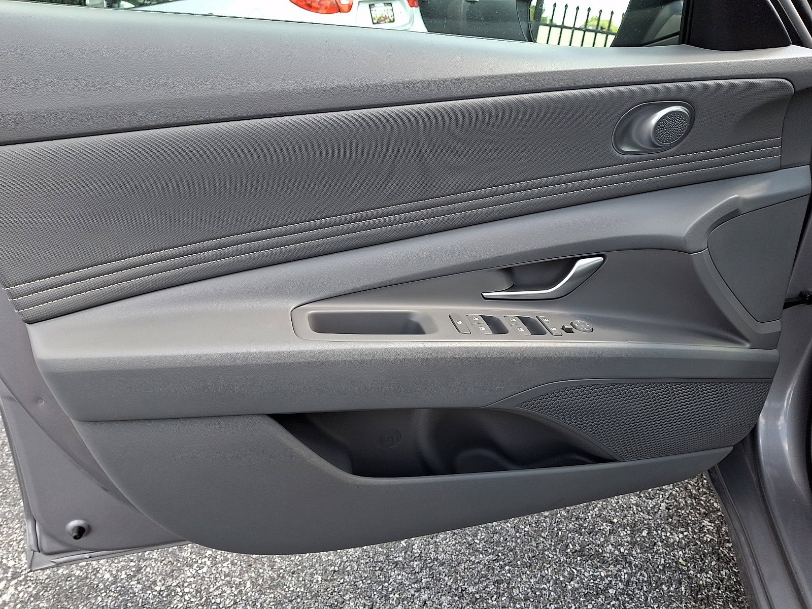 2025 Hyundai Elantra SEL - Photo 12