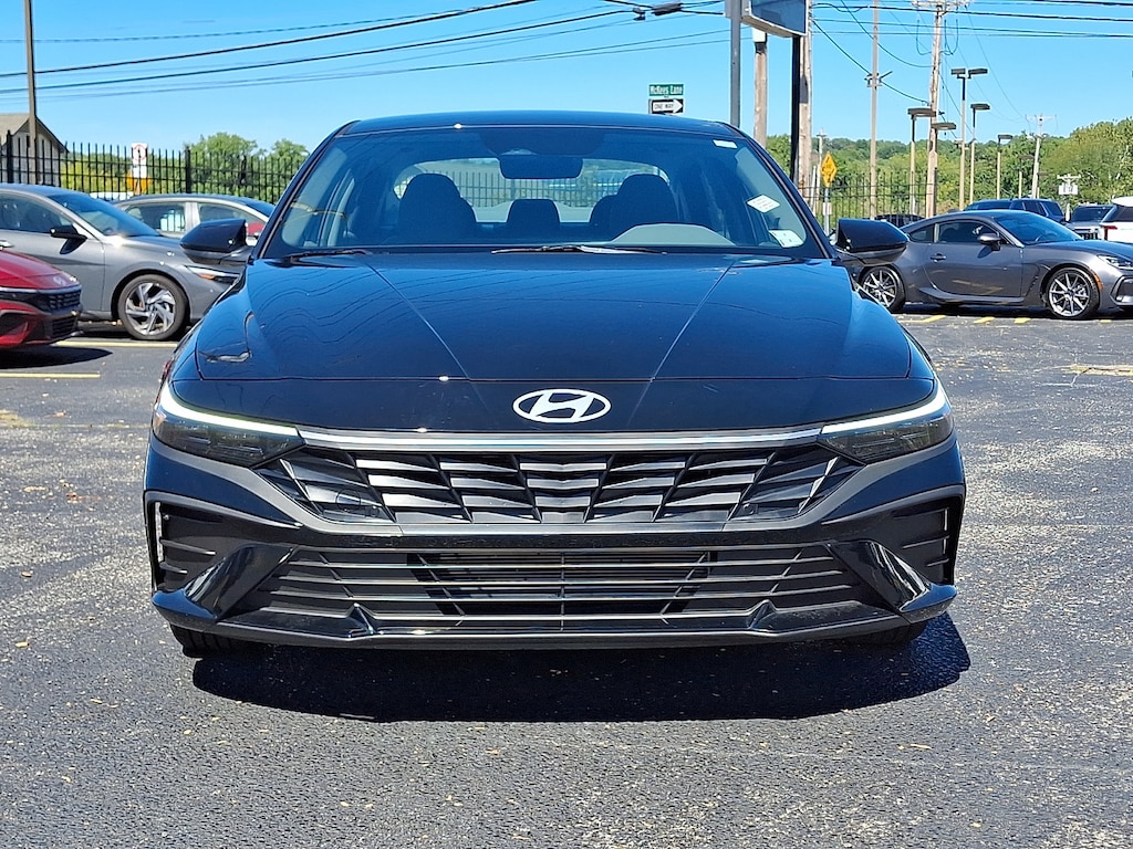 Used 2026 Hyundai Elantra SE Sedan