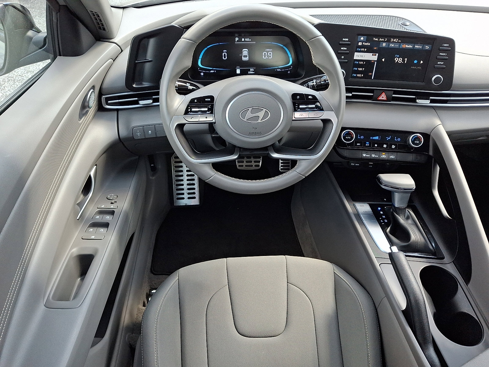 2025 Hyundai Elantra SEL - Photo 11