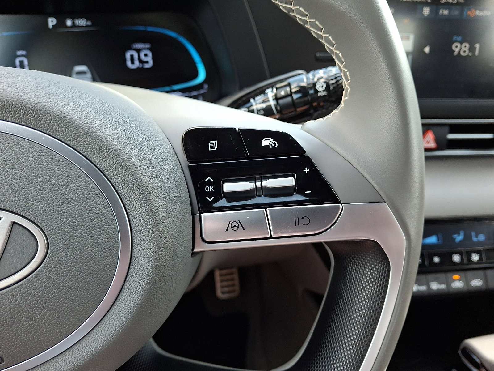 2025 Hyundai Elantra SEL - Photo 20