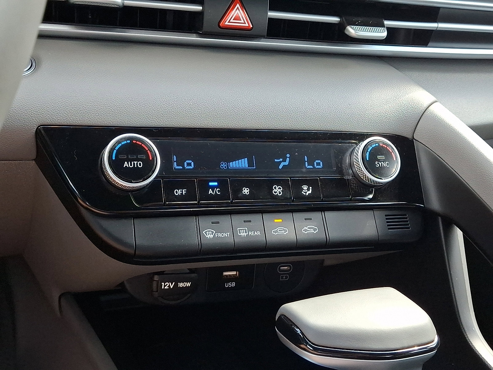 2025 Hyundai Elantra SEL - Photo 15