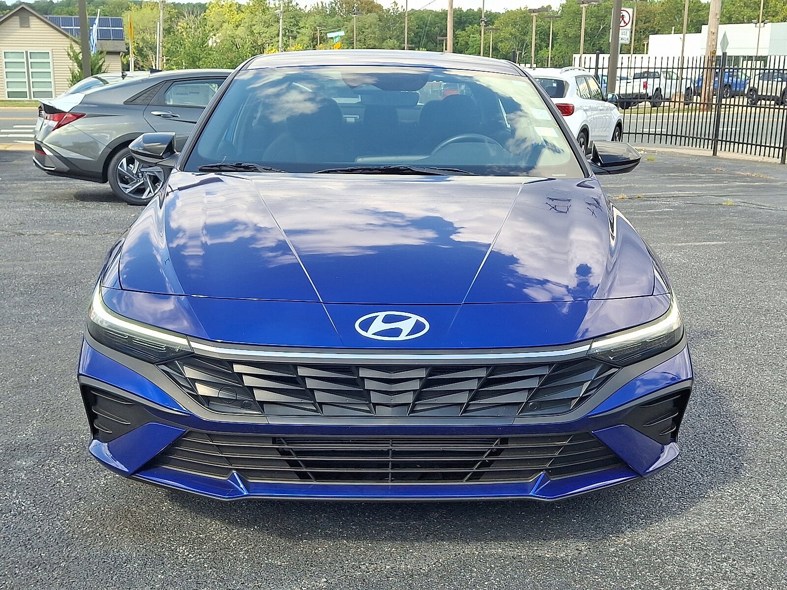 2025 Hyundai Elantra SEL Sport photo 2