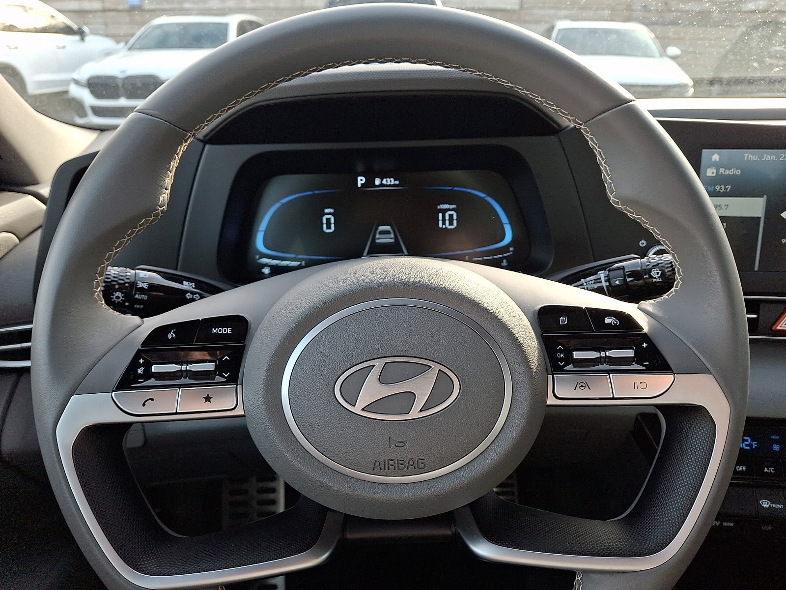 2025 Hyundai Elantra SEL - Photo 18