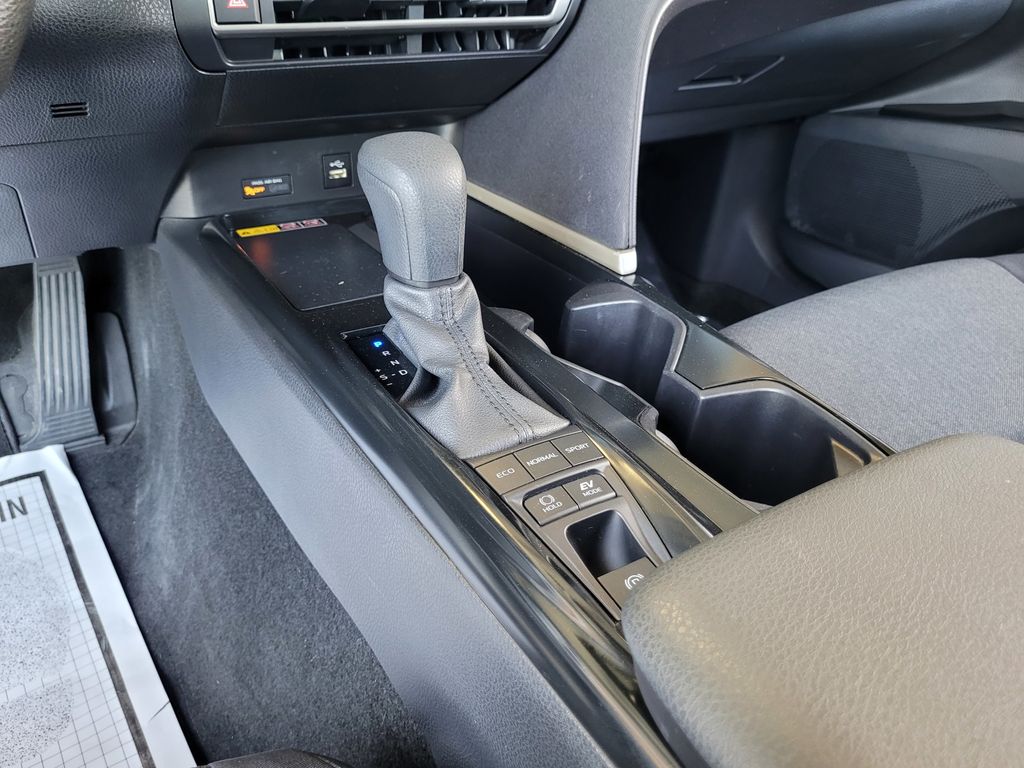 2025 Toyota Camry LE - Photo 21