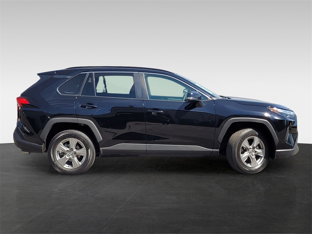 2023 Toyota RAV4 XLE photo 3