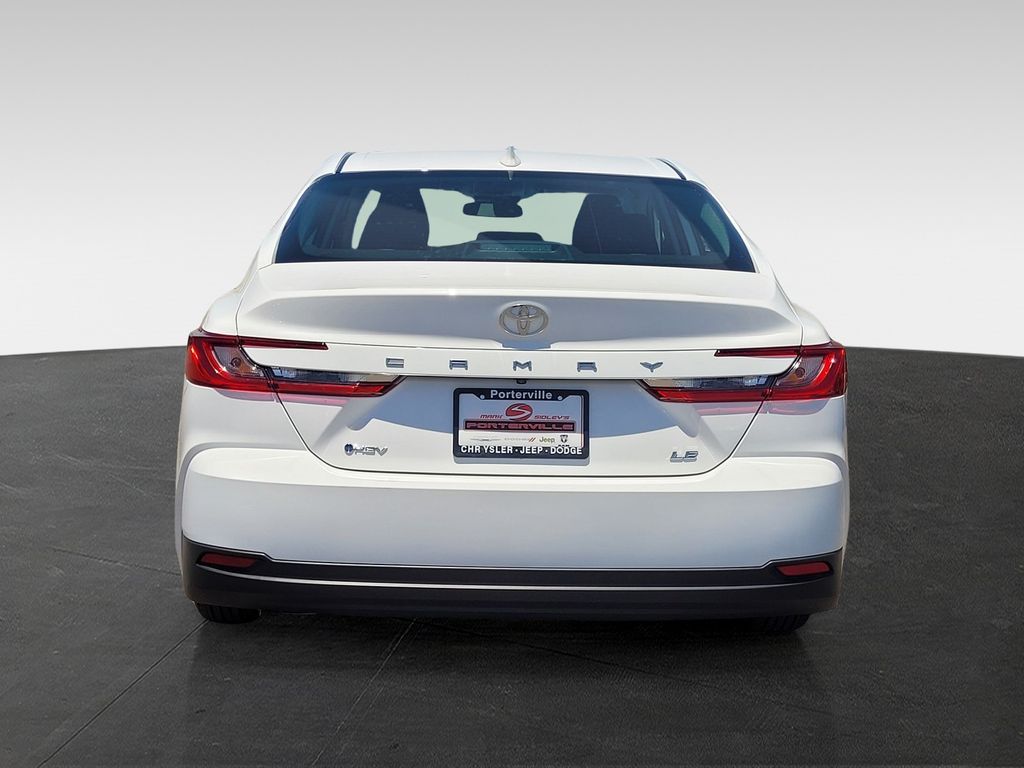 2025 Toyota Camry LE - Photo 5