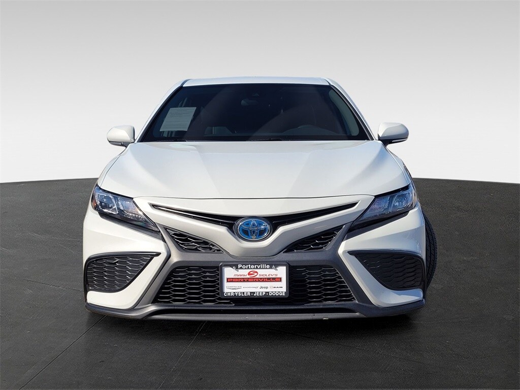 2022 Toyota Camry Hybrid SE photo 2