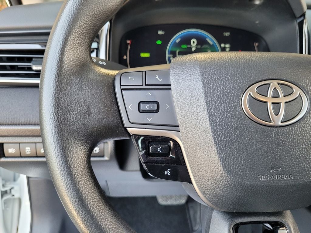 2025 Toyota Camry LE - Photo 22