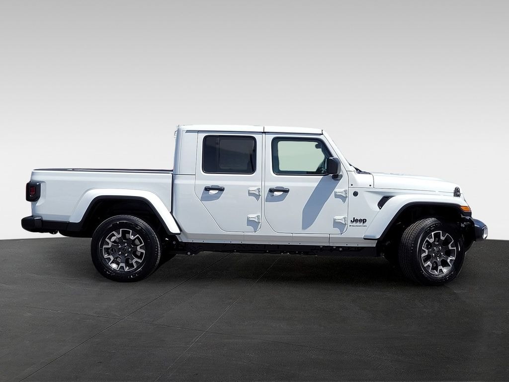 New 2026 Jeep Gladiator SAHARA 4X4 Pickup