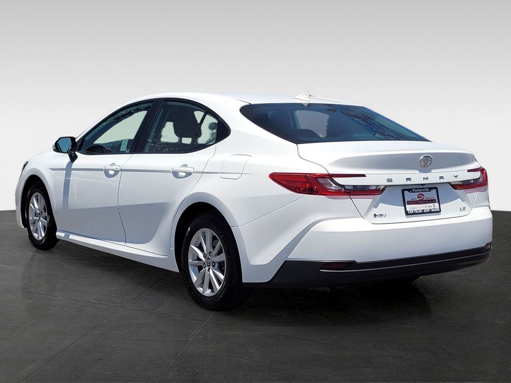 2025 Toyota Camry LE - Photo 6