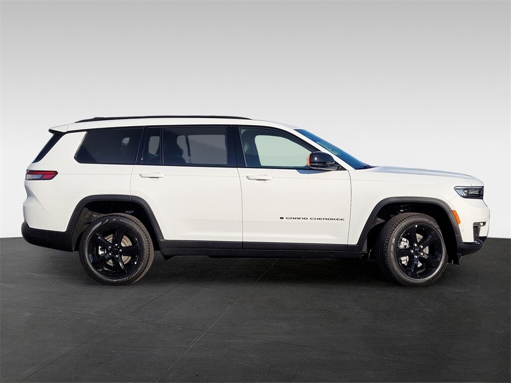 2025 Jeep Grand Cherokee Limited photo 2