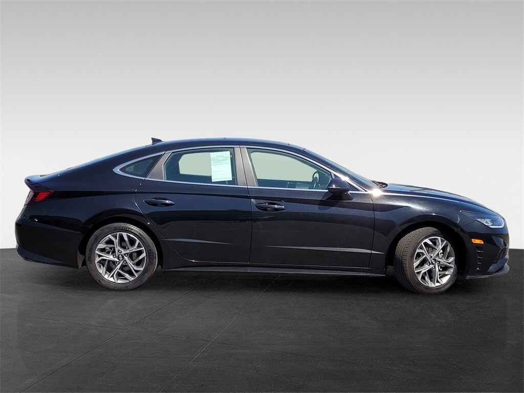 2022 Hyundai Sonata SEL photo 2