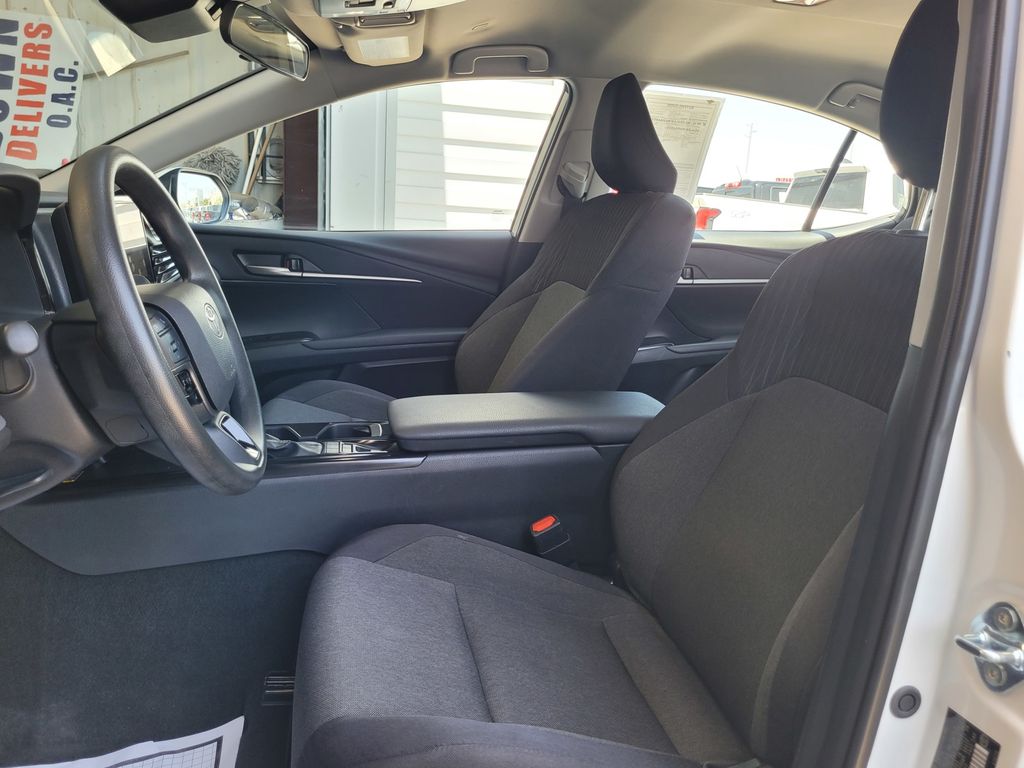 2025 Toyota Camry LE - Photo 11