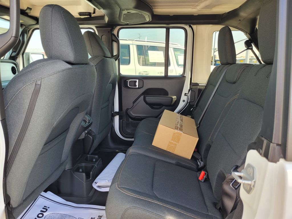 2025 Jeep Wrangler 4-Door Willys - Photo 12