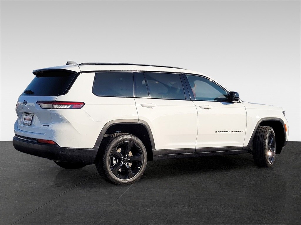 2025 Jeep Grand Cherokee Limited photo 3