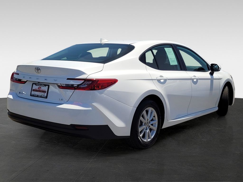 2025 Toyota Camry LE - Photo 4