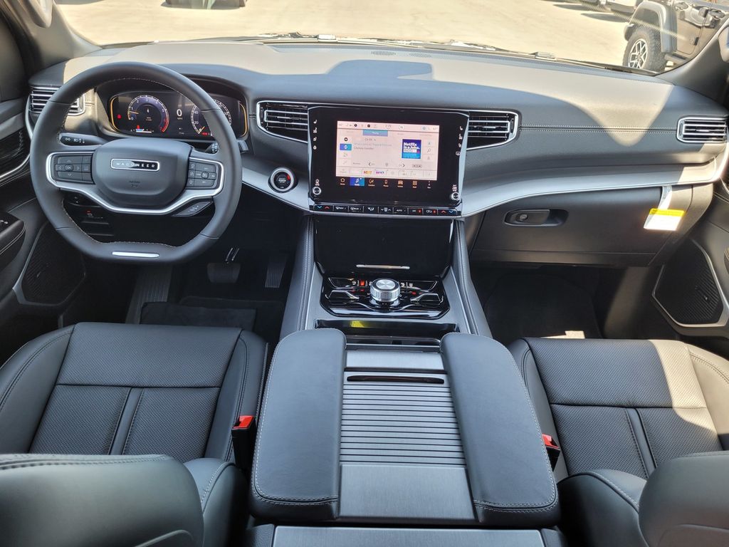 2025 Jeep Wagoneer L Series II - Photo 13