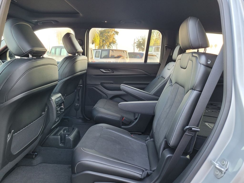2025 Jeep Grand Cherokee L Altitude - Photo 12