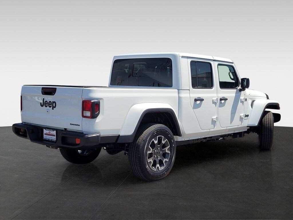 New 2026 Jeep Gladiator SAHARA 4X4 Pickup