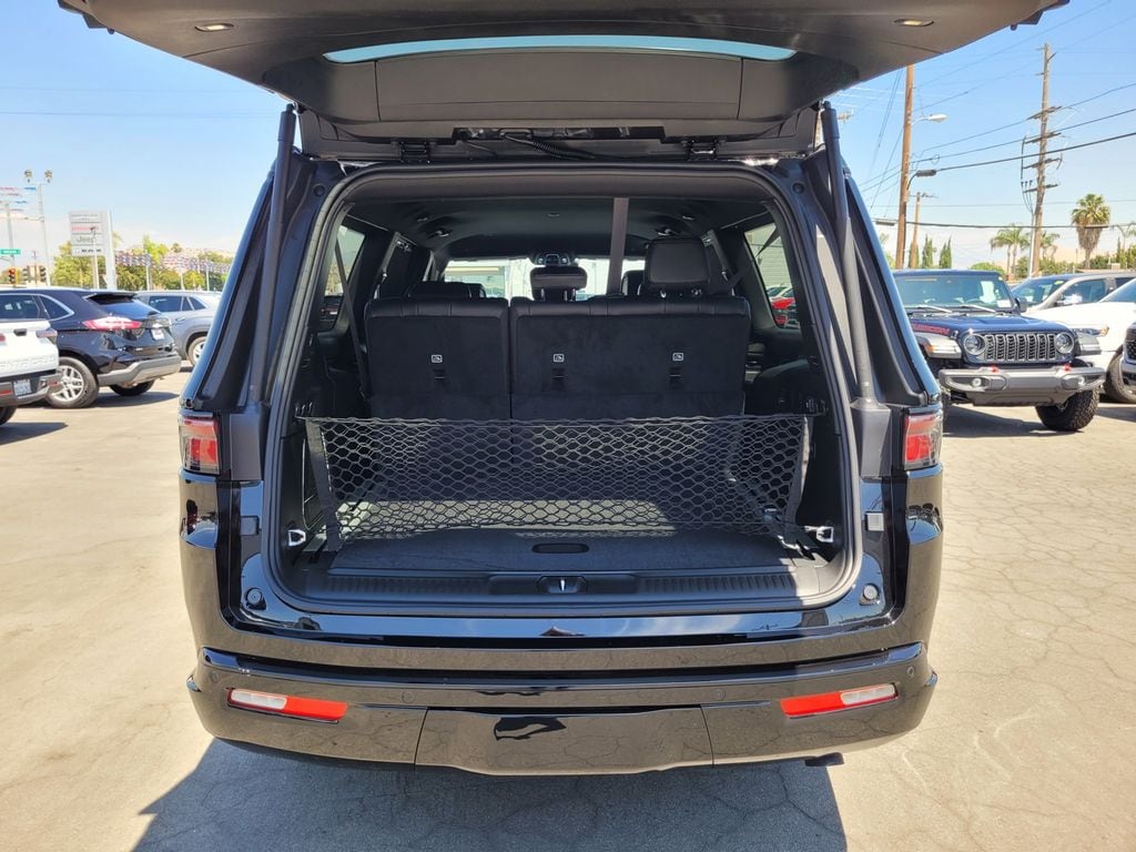 2025 Jeep Wagoneer L Series II - Photo 19